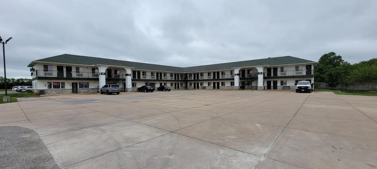 Rodeway Inn Goddard Kültér fotó