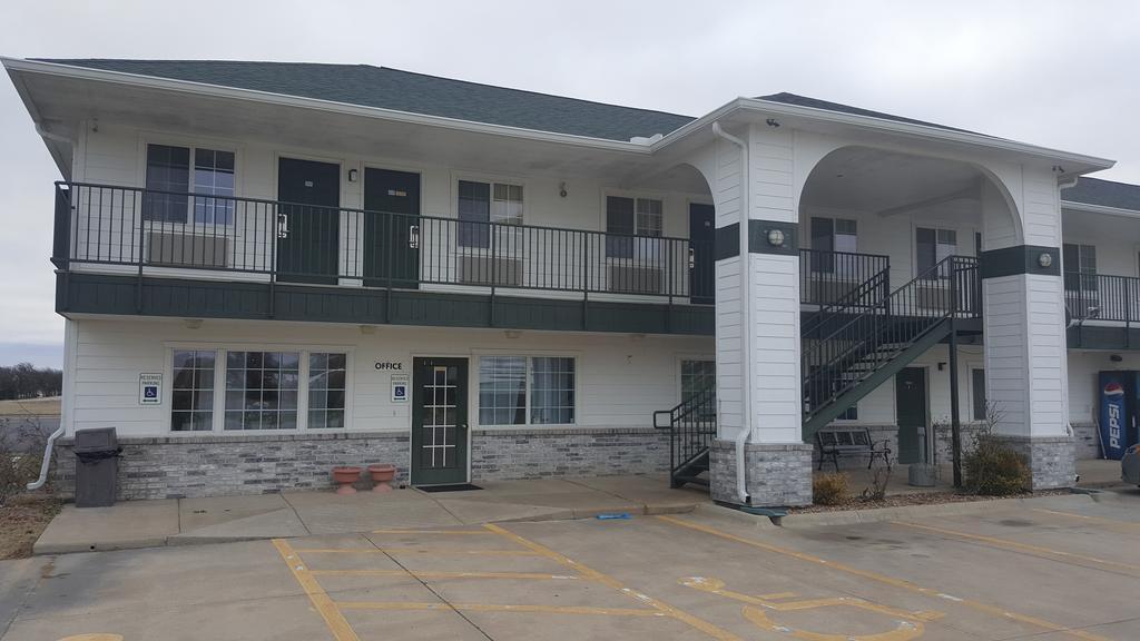 Rodeway Inn Goddard Kültér fotó