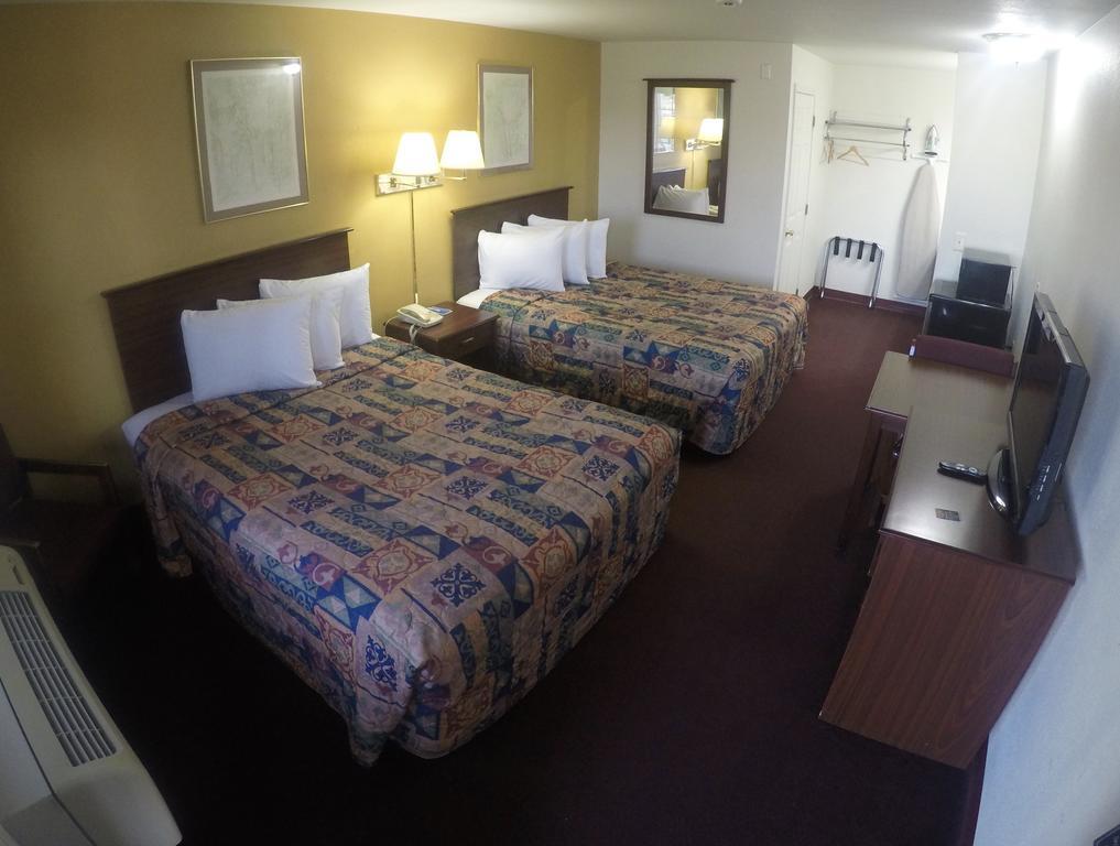 Rodeway Inn Goddard Kültér fotó
