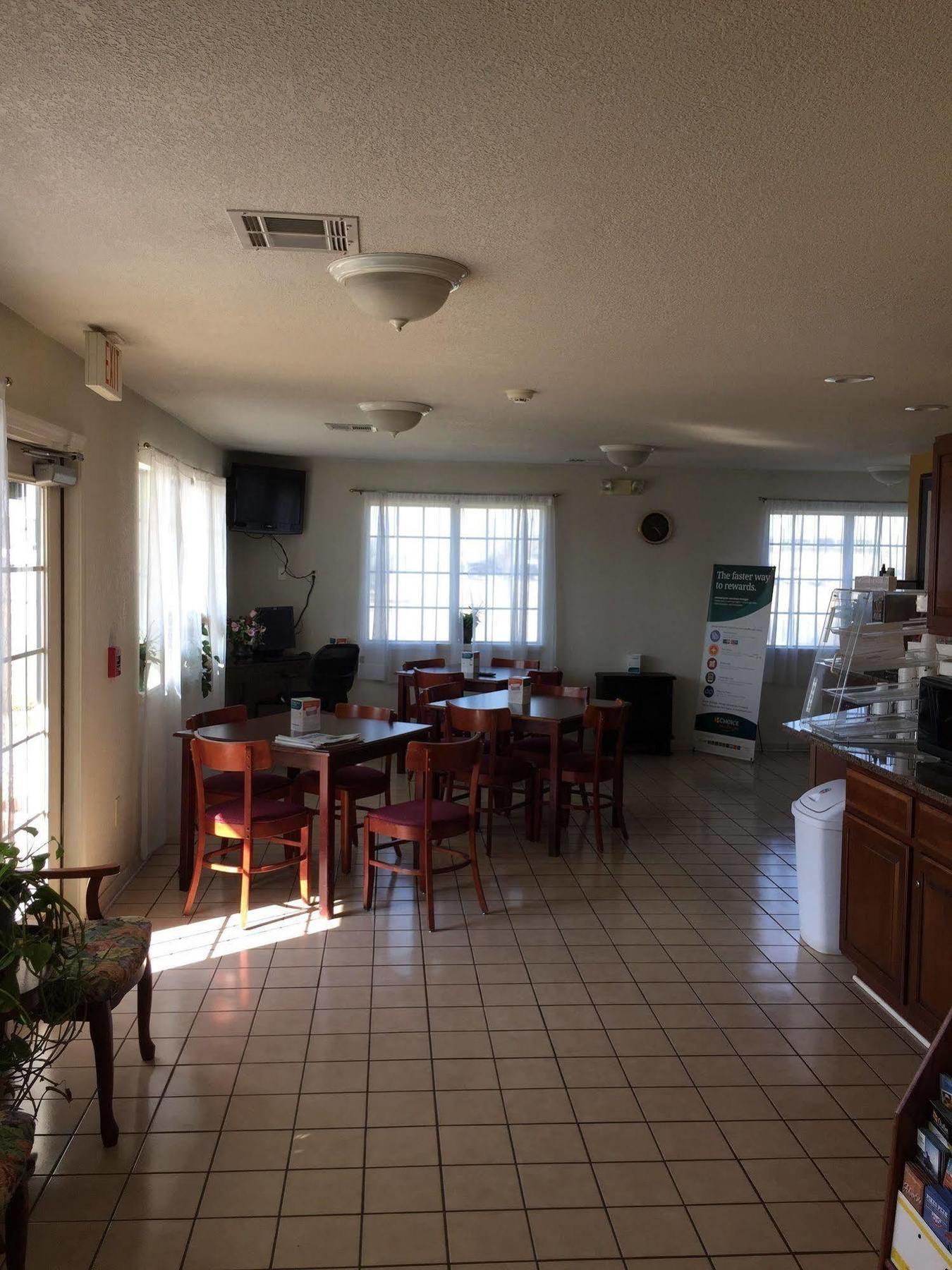 Rodeway Inn Goddard Kültér fotó